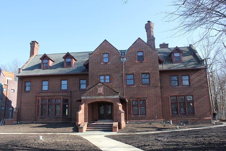 College Club Apartments exterior