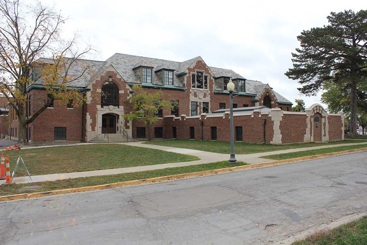 Steemer field house before